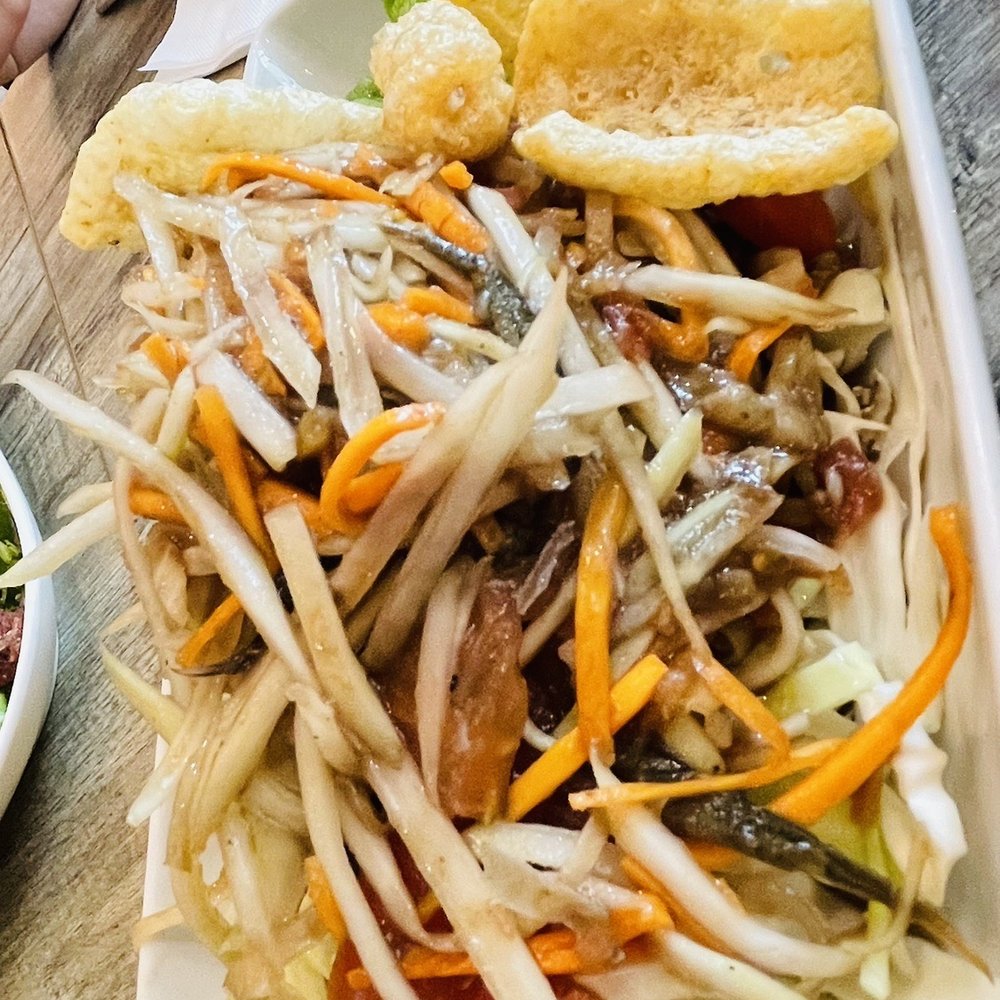 Lao Douang Paseuth - Lao style papaya salad (tum mak hoong) - Laotian Near Me - Paris, 75