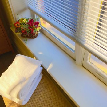 Chez Lyndon Manor - Improvements: Repaired 12 windows, Summer 2018. - Bed & Breakfast Near Me - Lexington, Kentucky Chez Lyndon Manor - Improvements: Repaired 12 windows, Summer 2018. - Bed & Breakfast Near Me - Lexington, Kentucky