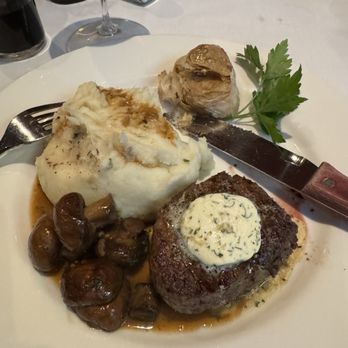 5th Street Steakhouse - 6 ounce petite fillet with mashed potatoes, mushroom and roasted garlic - Steakhouses Near Me - Chico, California