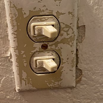 Key Largo Inn - Light switches - Hotels Near Me - Key Largo, Florida Key Largo Inn - Light switches - Hotels Near Me - Key Largo, Florida