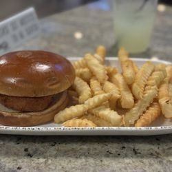 Stinger’s Waterfront - Kids- chicken sandwich w/fries