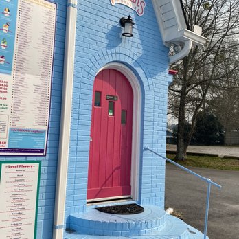 Pelican's SnoBalls - a blue building with a red door - Shaved Ice Near Me - Carrollton, Georgia Pelican's SnoBalls - a blue building with a red door - Shaved Ice Near Me - Carrollton, Georgia