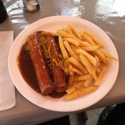 Strand-Picknick - Currywurst mit Pommes