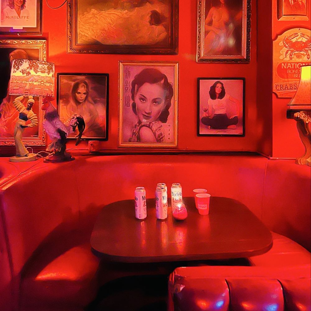 Uncle Ollie’s Penthouse - Booth seating. - Bars Near Me - Los Angeles, California Uncle Ollie’s Penthouse - Booth seating. - Bars Near Me - Los Angeles, California