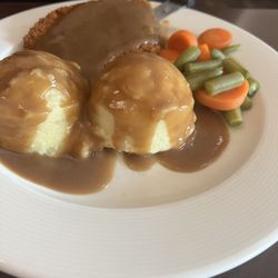Town Pump Restaurant & Lounge - Veal cutlet mashed potatoes and veggies