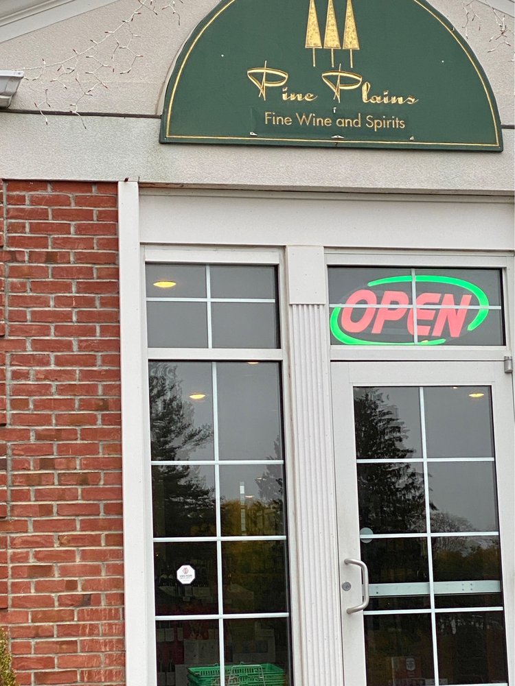 Pine Plains Fine Wines & Spirits Logo