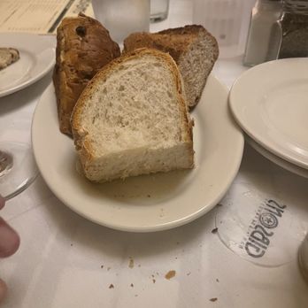 Gibsons Bar & Steakhouse - Bread serving - Steakhouses Near Me - Rosemont, Illinois Gibsons Bar & Steakhouse - Bread serving - Steakhouses Near Me - Rosemont, Illinois