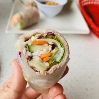 Pho House - Spring roll (it's ok, the nem nuong ones are better) - Vietnamese Near Me - Vista, California