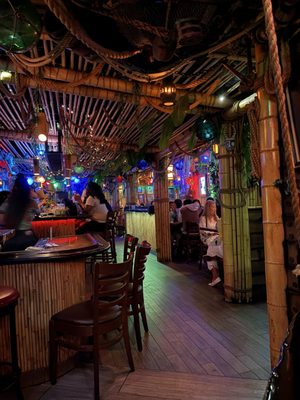 Tiki Tom's by null