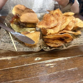 Stack'd - Burger and house chips - American Near Me - Pittsburgh, Pennsylvania Stack'd - Burger and house chips - American Near Me - Pittsburgh, Pennsylvania