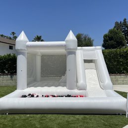 3 In 1 jump house with Mickey Mouse themed colors :) 3 In 1 jump house with Mickey Mouse themed colors :)