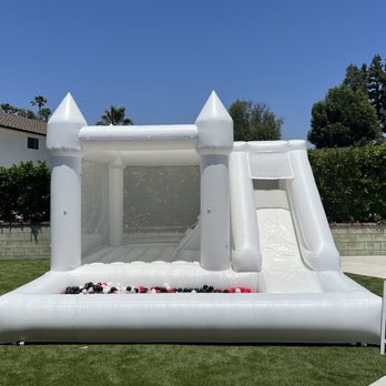 Jumplay LA - 3 In 1 jump house with Mickey Mouse themed colors :) - Bounce House Rentals Near Me Jumplay LA - 3 In 1 jump house with Mickey Mouse themed colors :) - Bounce House Rentals Near Me