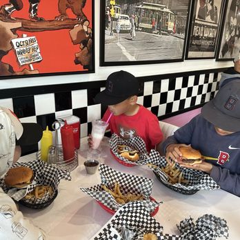 Patty’s Diner - American Near Me - Burlingame, California
