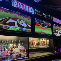 Charlie's Bar & Grill - Plenty of TVs.