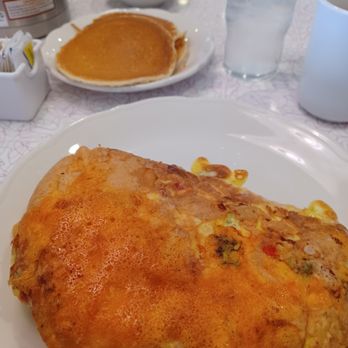 Rosie’s Home Cookin' - Western Omelette with cheddar cheese and the buttermilk pancakes - Breakfast & Brunch Near Me - Naperville, Illinois