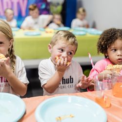 The Hub Trampoline & Axe Throwing - Party pizza