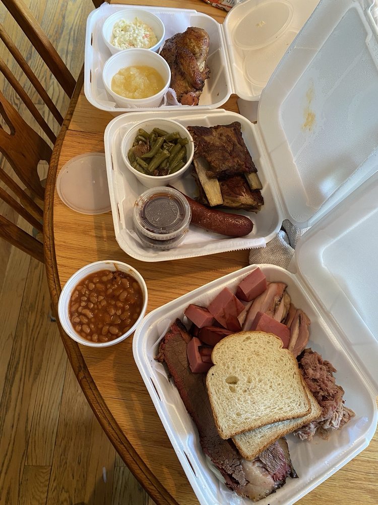 Wolfes Smokehouse And BBQ Logo