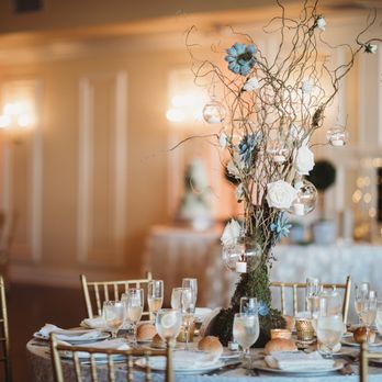 Floras Avenue - Photographer: http://jenifermichelle.com/ - Florists Near Me - Huntington, New York