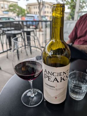 Juan Jasper Kitchen & Wine by null