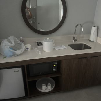 Hampton Inn & Suites Mount Pleasant - mini frig microwave sink area - Hotels Near Me - Mount Pleasant, Texas Hampton Inn & Suites Mount Pleasant - mini frig microwave sink area - Hotels Near Me - Mount Pleasant, Texas