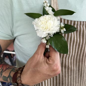 Zoom Bloomz - We can make your boutonieres - Florists Near Me - Miami, Florida