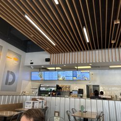 Light crowd for 1-2pm lunch