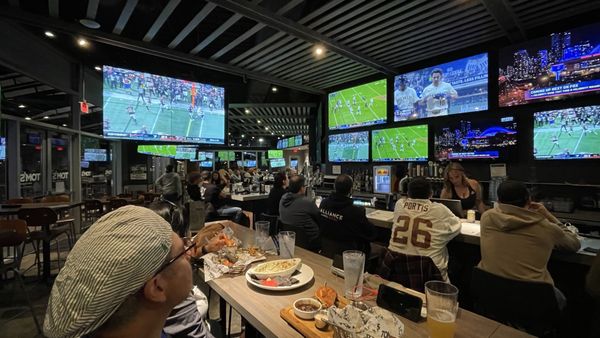 Tom's Watch Bar by null