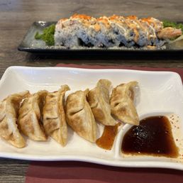 Fried Gyoza and crunchy roll.