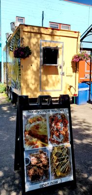 honeycuspe by null
