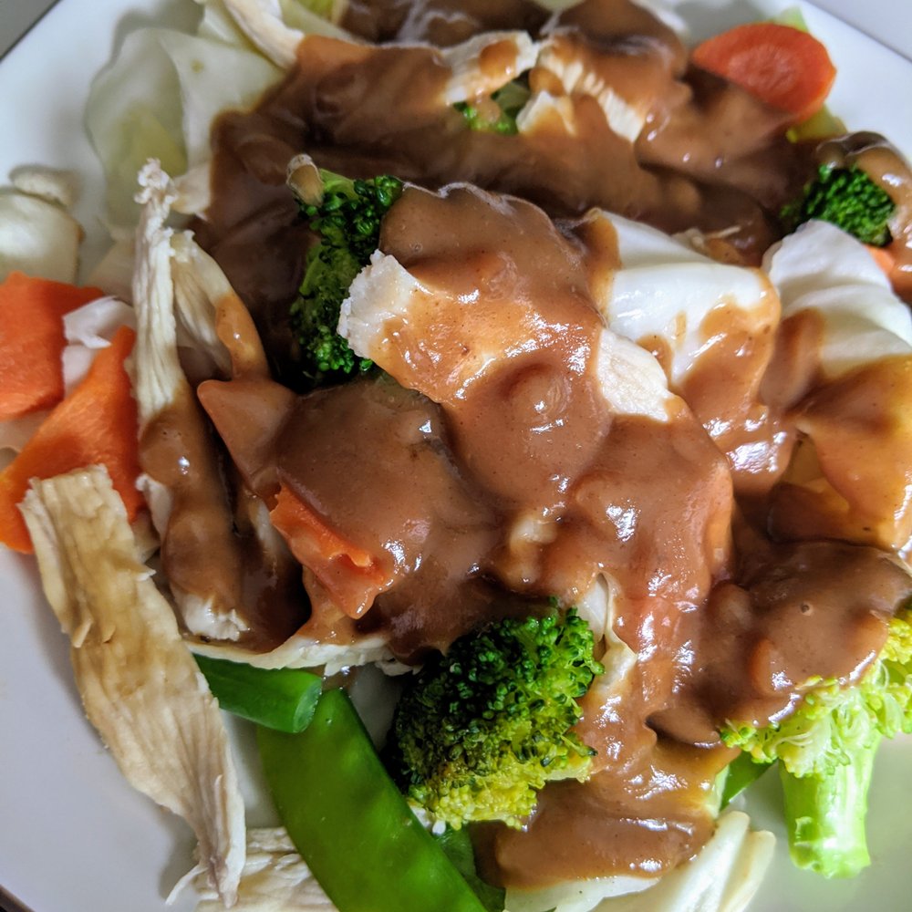 Ram Long Song! Sauteed veggies and cabbage with chicken and a peanut sauce. This is half of what was in the container!
