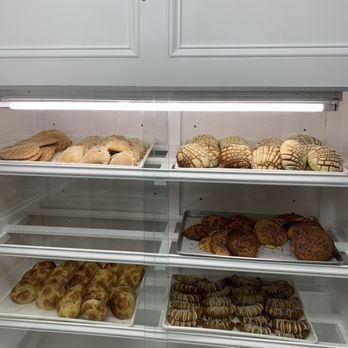 Daisy’s Bakery - Edible art... how beautiful are these?!? - Bakeries Near Me - Shelbyville, Tennessee