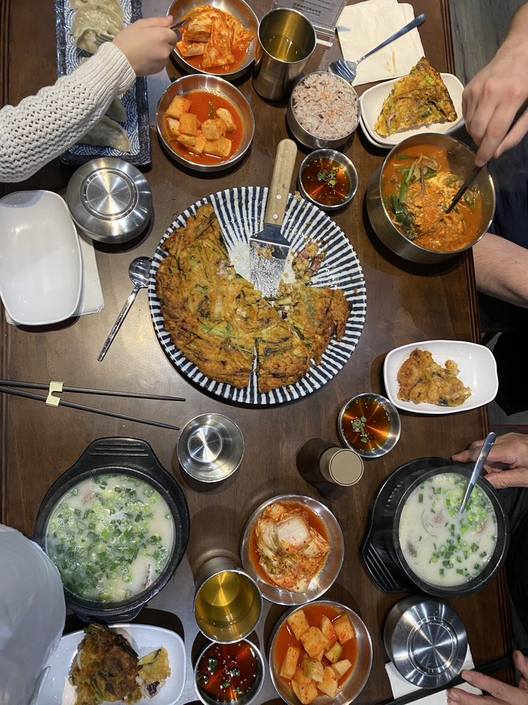 Food from Yi's Traditional Korean Beef Soup