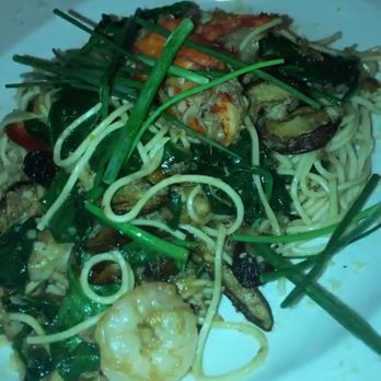 Yard House - Lobster garlic pasta - New American Near Me - Honolulu, Hawaii