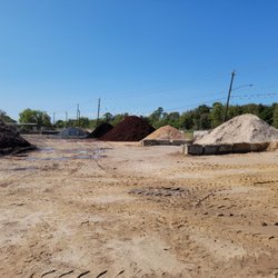 Living Earth - Living Earth carries a wide selection of topsoil and garden soil blends, mulches, and compost.