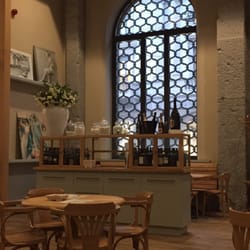 DeCanto - Sweets to tempt you as well as cosy nooks