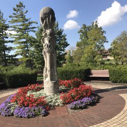 Astronaut Grove - Statue