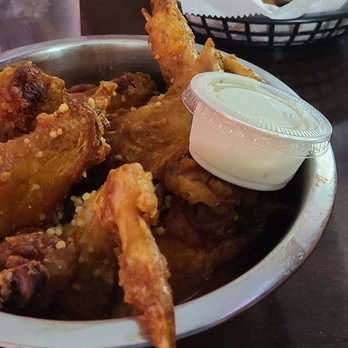The Jug Handle Inn - Garlic Wings w/ Medium Sauce [Small] - Bars Near Me - Cinnaminson, New Jersey