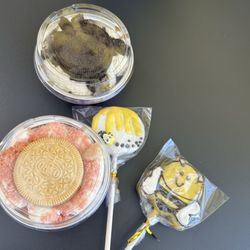 Honey Boba - Strawberry & Oreo cakes!