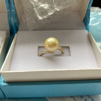 Maui Divers Jewelry - Dull light golden pearl with a hint of green color. A total waste of money. - Jewelry Near Me - Honolulu, Hawaii