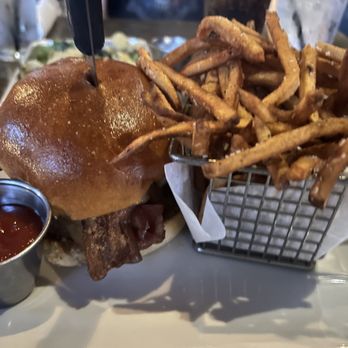 The Stillery Midtown - Sonoran burger - Pizza Near Me - Nashville, Tennessee The Stillery Midtown - Sonoran burger - Pizza Near Me - Nashville, Tennessee