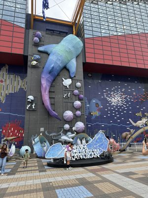 Osaka Aquarium Kaiyukan by null