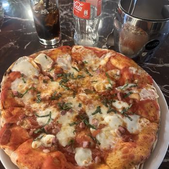 Azz! - Carbonara pizza - Italian Near Me - Sorrento, NA Azz! - Carbonara pizza - Italian Near Me - Sorrento, NA