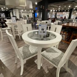 Cardi's Furniture & Mattresses