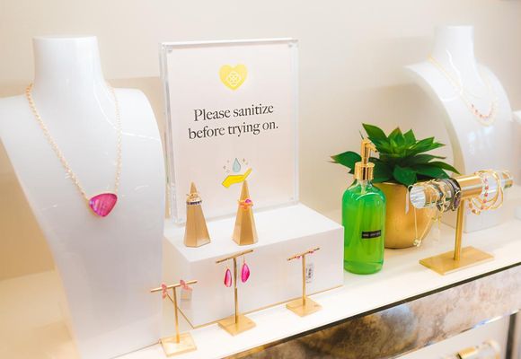 Kendra Scott by null