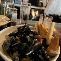 Beverly Hills Grill - Delicious Garlic Steamed Mussels... that SAUCE tho!