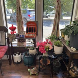 Quality Fashion Cleaners - Adorable vintage interior