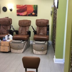 Nails R US - These chairs are so comfortable!