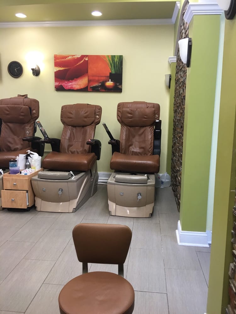 NAILS R US Updated June 2024 442 E Hanes Mill Rd, Winston Salem