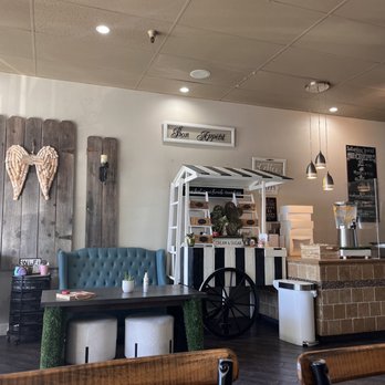 Chit Chat Cafe - Seating - Coffee & Tea Near Me - Manteca, California