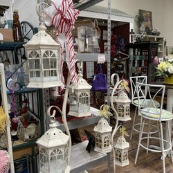 Mercantile On Main - Home Decor, Louie Vitton bracelets, custom wreaths and handbags etc...
